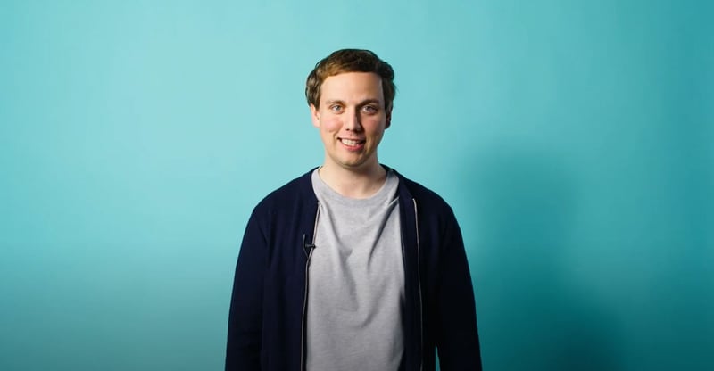 Maarten Bilderbeek, presenter in this video.