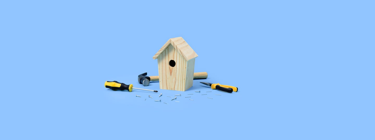 Vogelhuisje met handgereedschap