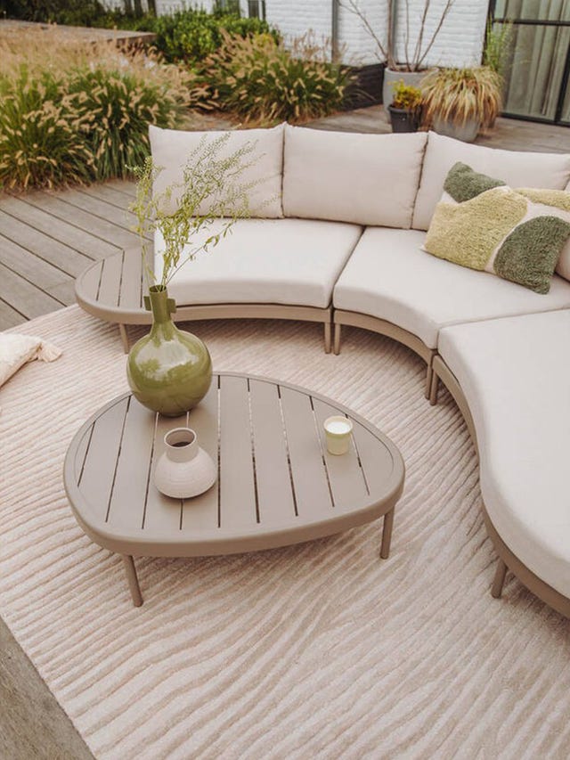 Lichte kleuren tuinmeubelen