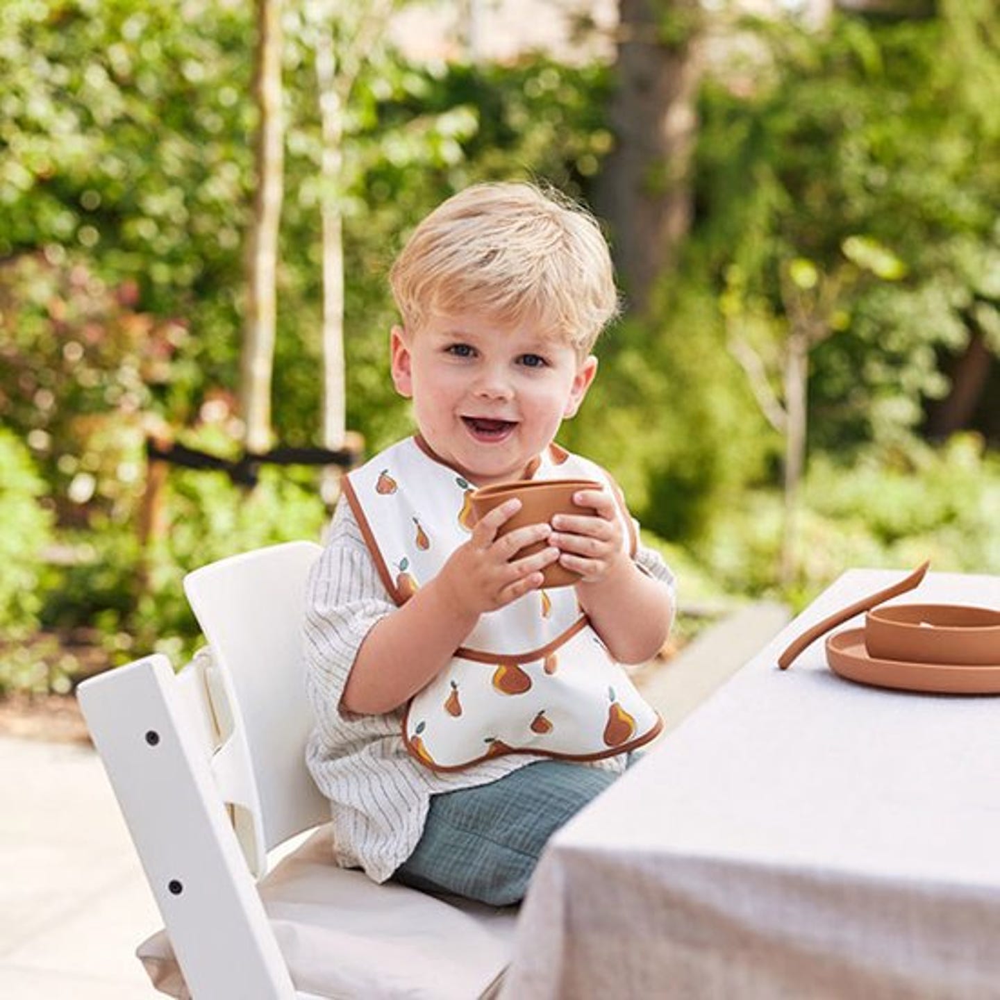 blij etende jongen.jpg