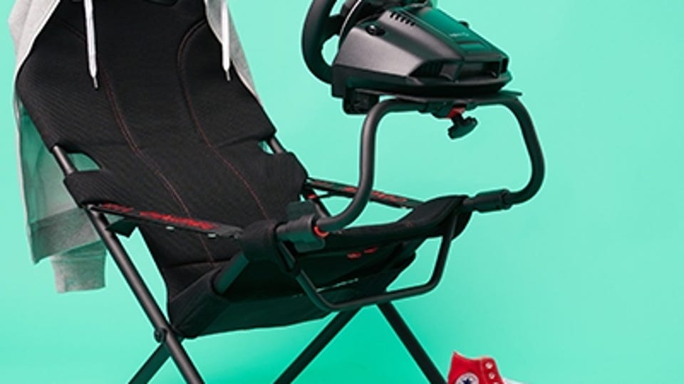 Racestoel Setup met Trui en schoenen