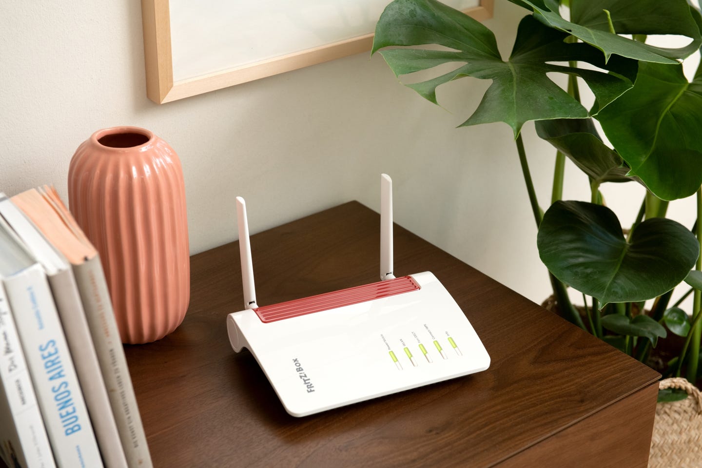 AVM-FRITZ-Box-6850-5G-Lifestyle-DE-AT-CH-BE-ES-IT-LU-NL-EN.jpg