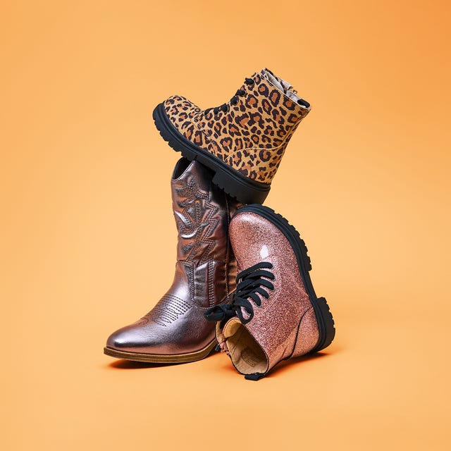 Mode_AlwaysOn_2025_laarzen-meisjes_etalage_1600x1200.jpg Mode_AlwaysOn_2025_laarzen-meisjes_etalage_1600x1200.jpg